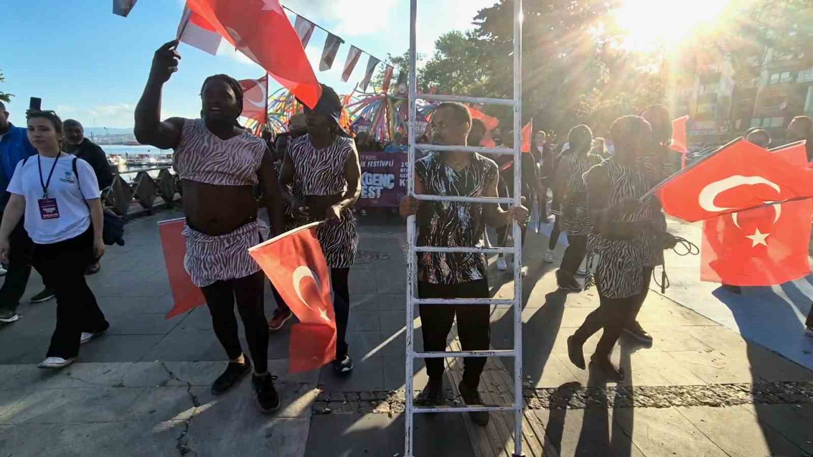 Tekirdağda 19 Mayıs Coşkusu: Kenya Ve Etiyopyalı Dansçılardan Renkli Gösteri
