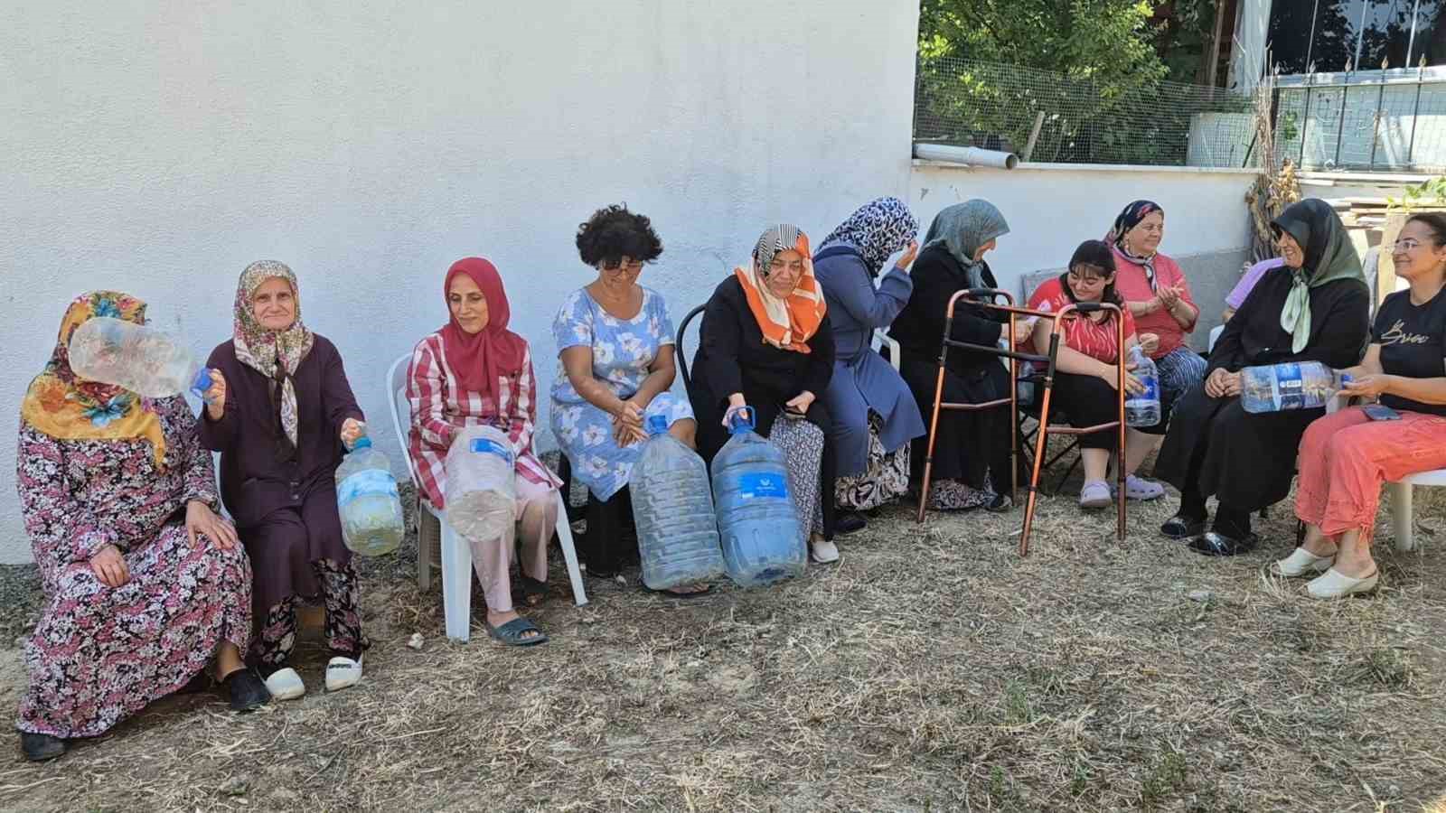 Tekirdağda Arıtma Tesisinin Dibinde Susuz Kalan Halk Bidonlarla Protesto Düzenledi