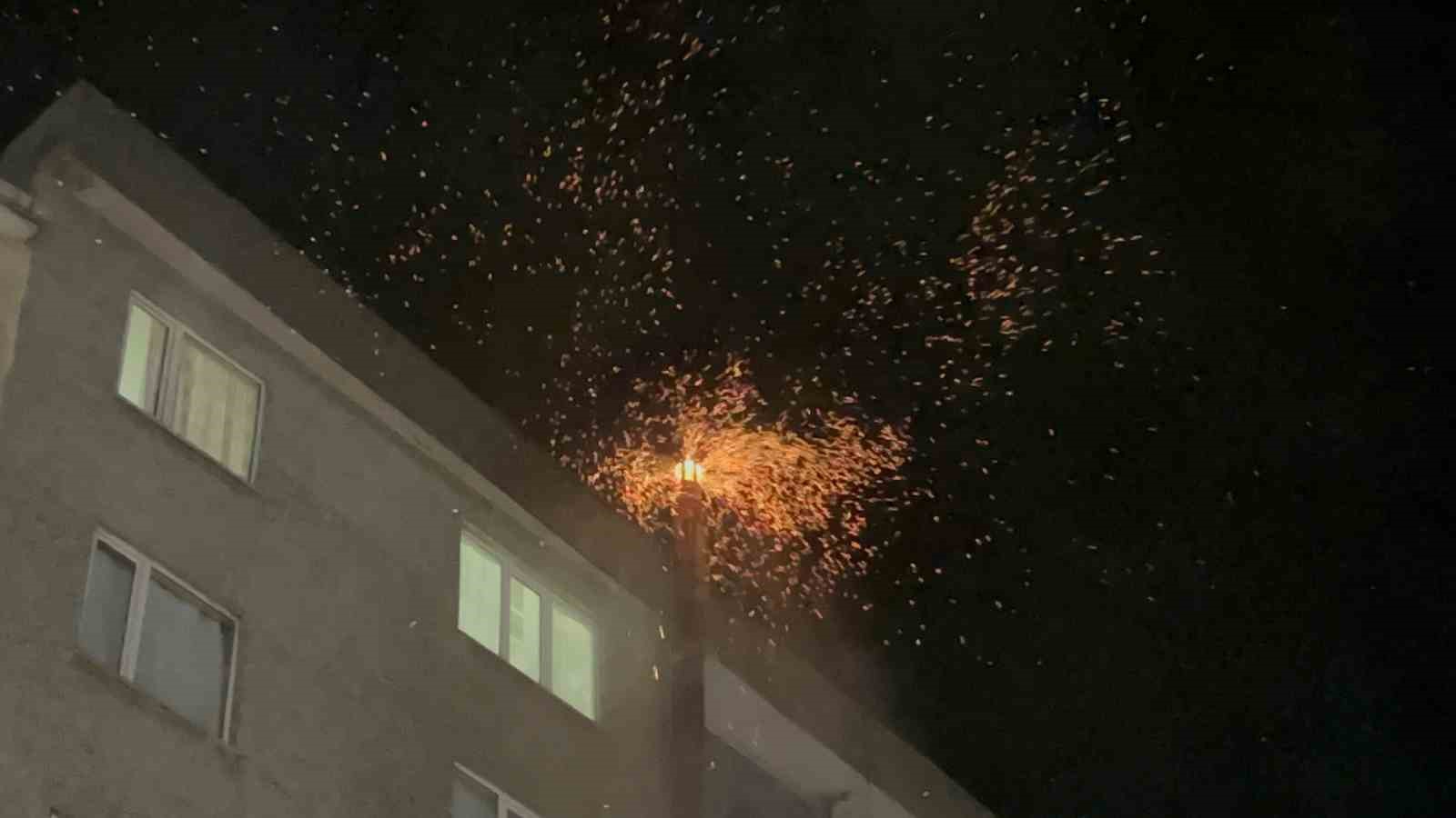 Tekirdağda Bacadan Alev Püskürdü, Geceyi Aydınlattı