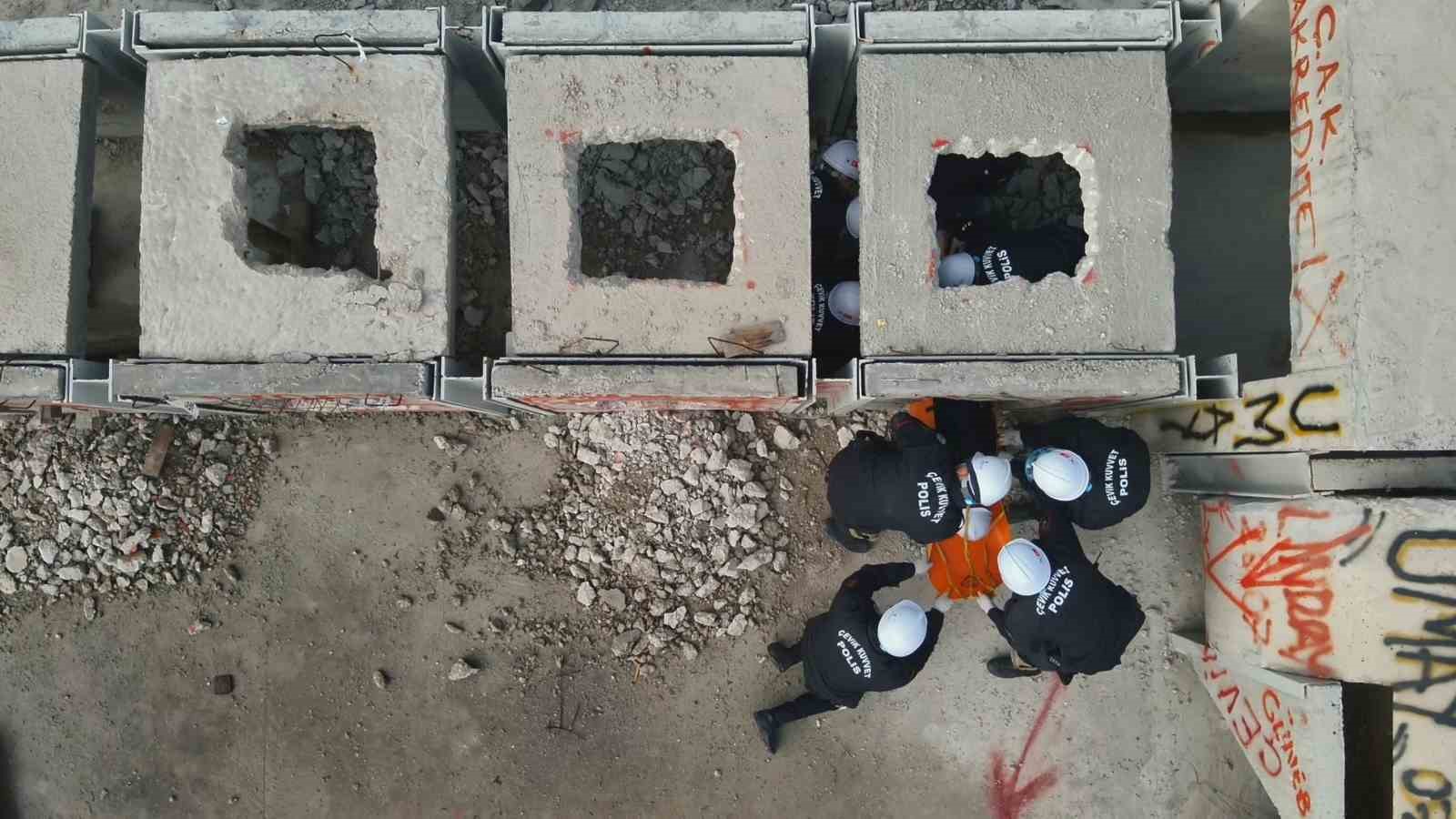 Tekirdağda Çevik Kuvvete Afet Anında Enkazda Arama Kurtarma Eğitimi