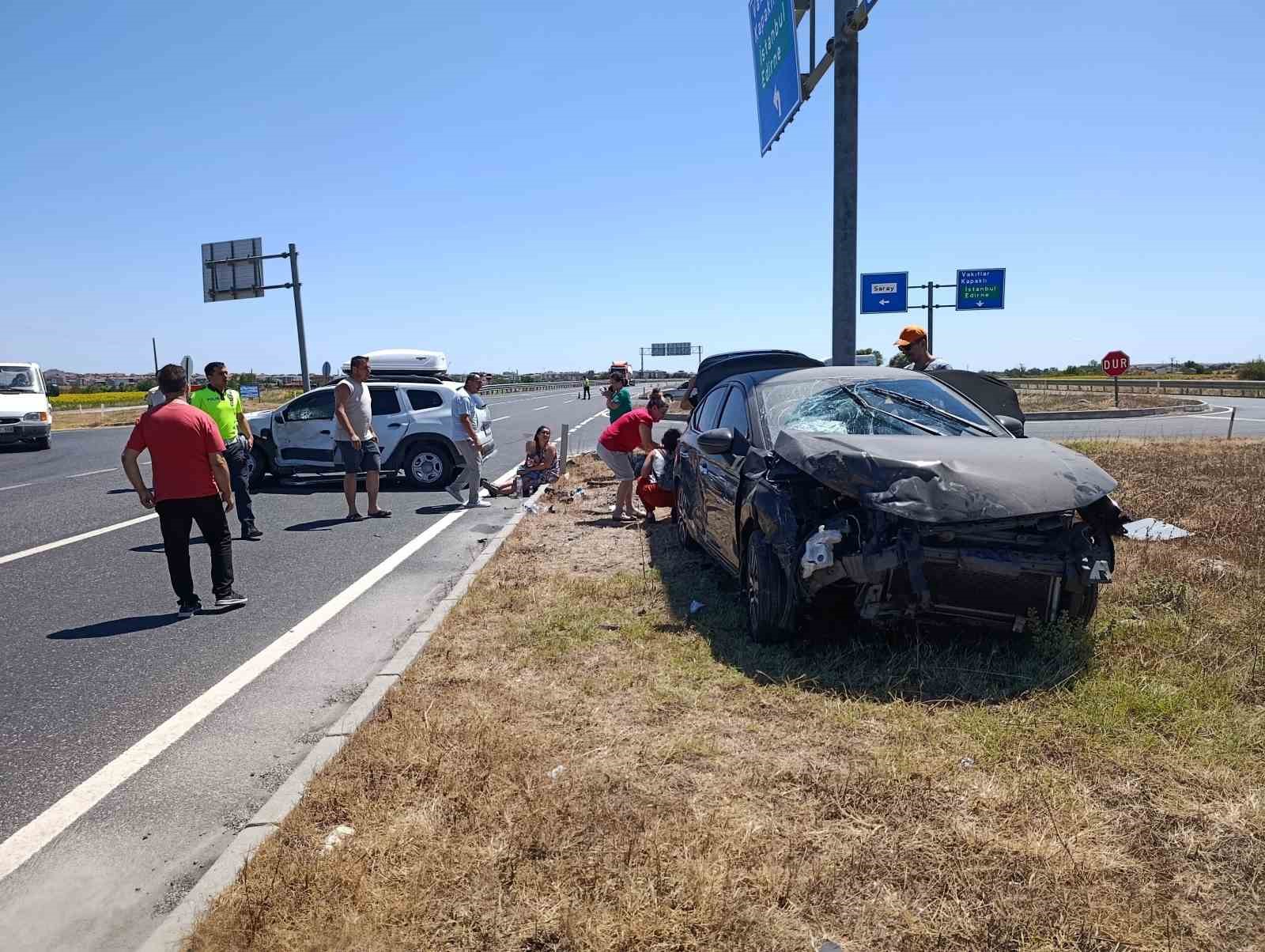 Tekirdağda Işık İhlali Sonucu Trafik Kazası: 2Si Çocuk, 9 Yaralı