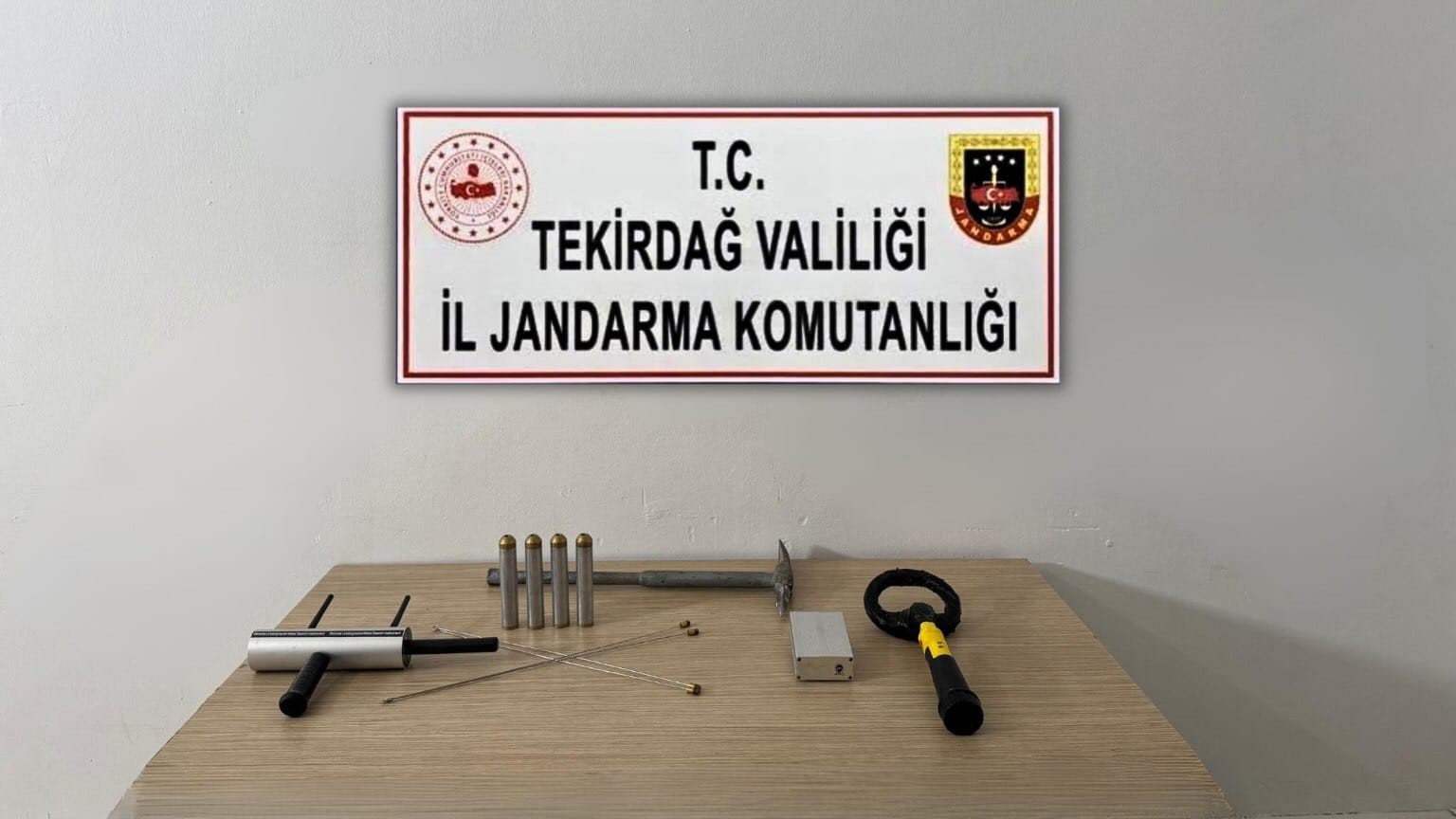 Tekirdağda Kaçak Kazıya Jandarma Baskını: 4 Kişi Suçüstü Yakalandı