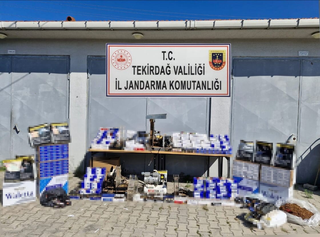 Tekirdağda Kaçak Tütün Operasyonu: 1 Milyon 100 Bin Tl Değerinde Malzeme Ele Geçirildi