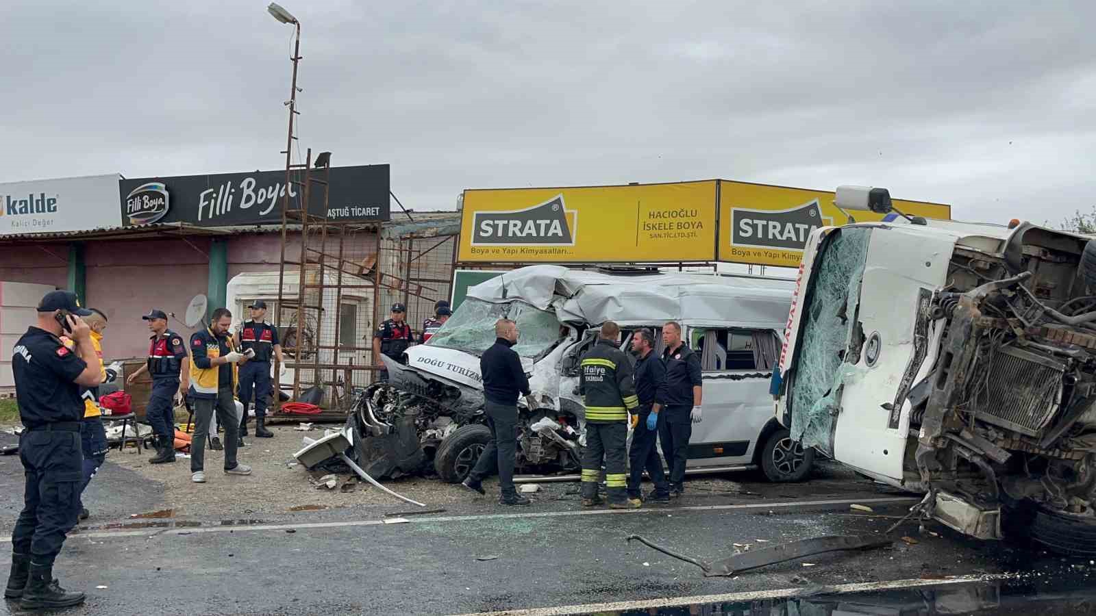 Tekirdağda Korkunç Kaza: 3 Ölü, 9 Yaralı