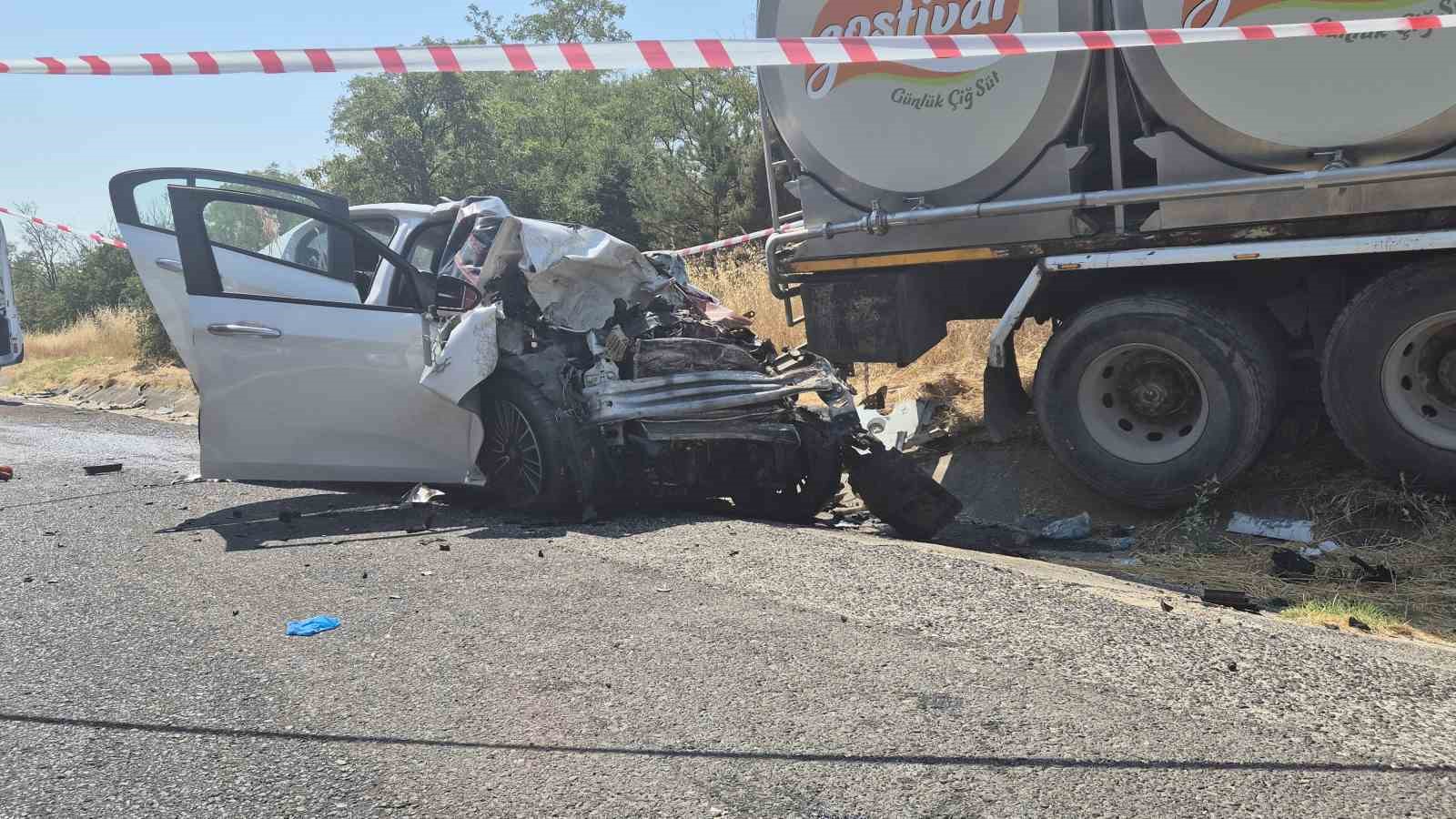 Tekirdağda Korkunç Kazada Otomobildeki 4 Kişi Öldü