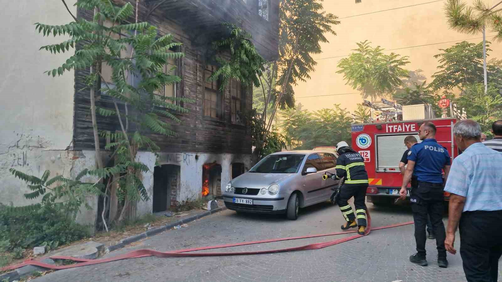 Tekirdağda Metruk Binada Yangın