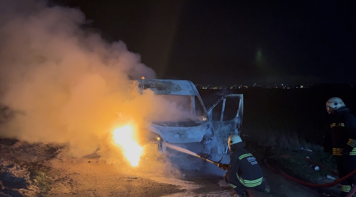 Tekirdağda Panelvan Minibüs Alev Topuna Döndü