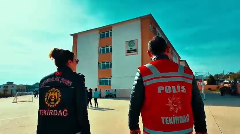 Tekirdağda Polis Ekiplerinden Okullarda Geniş Çaplı Denetim