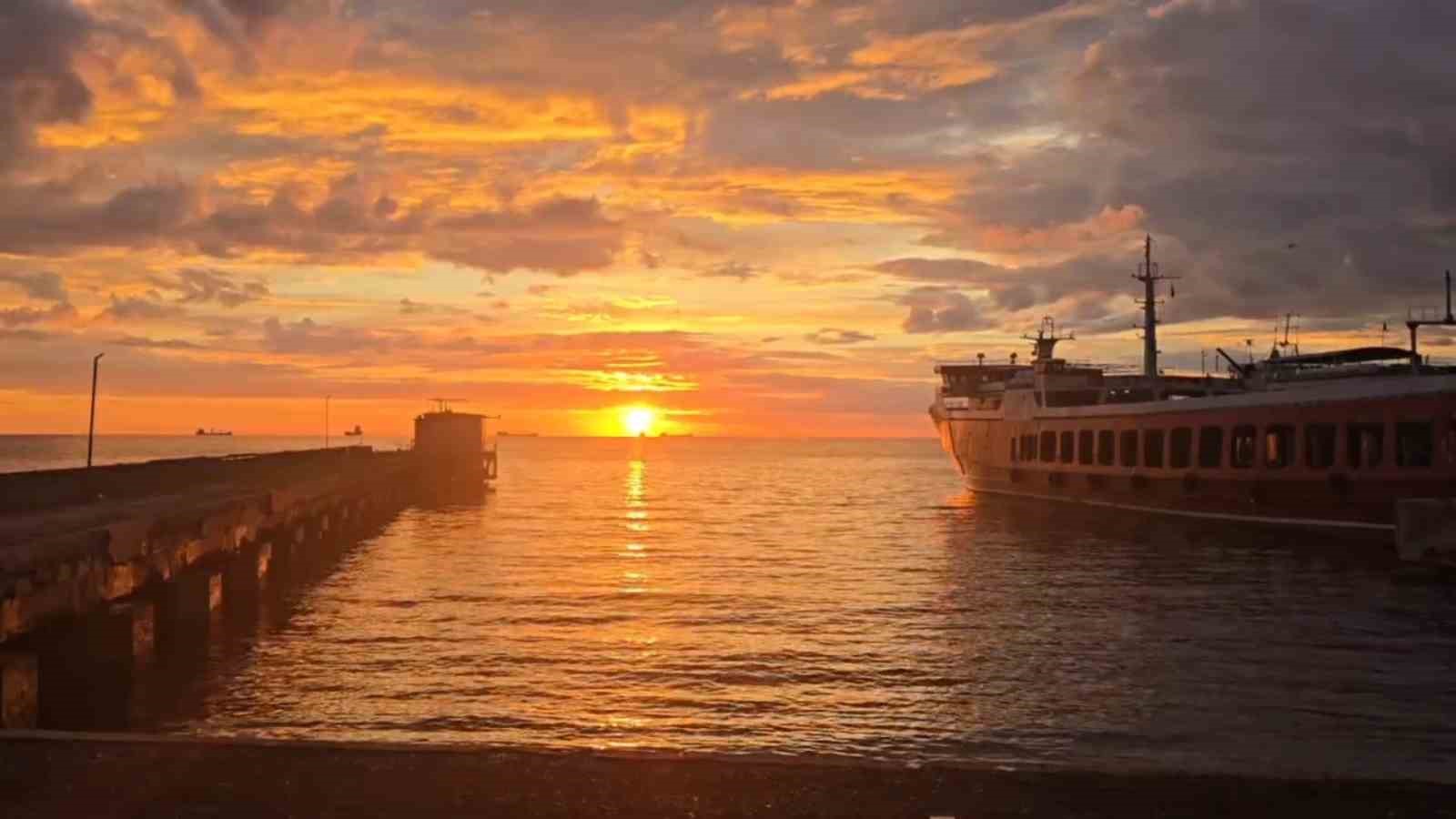 Tekirdağda Sabah Gökyüzü Mest Etti: Gökyüzü Alev Alev