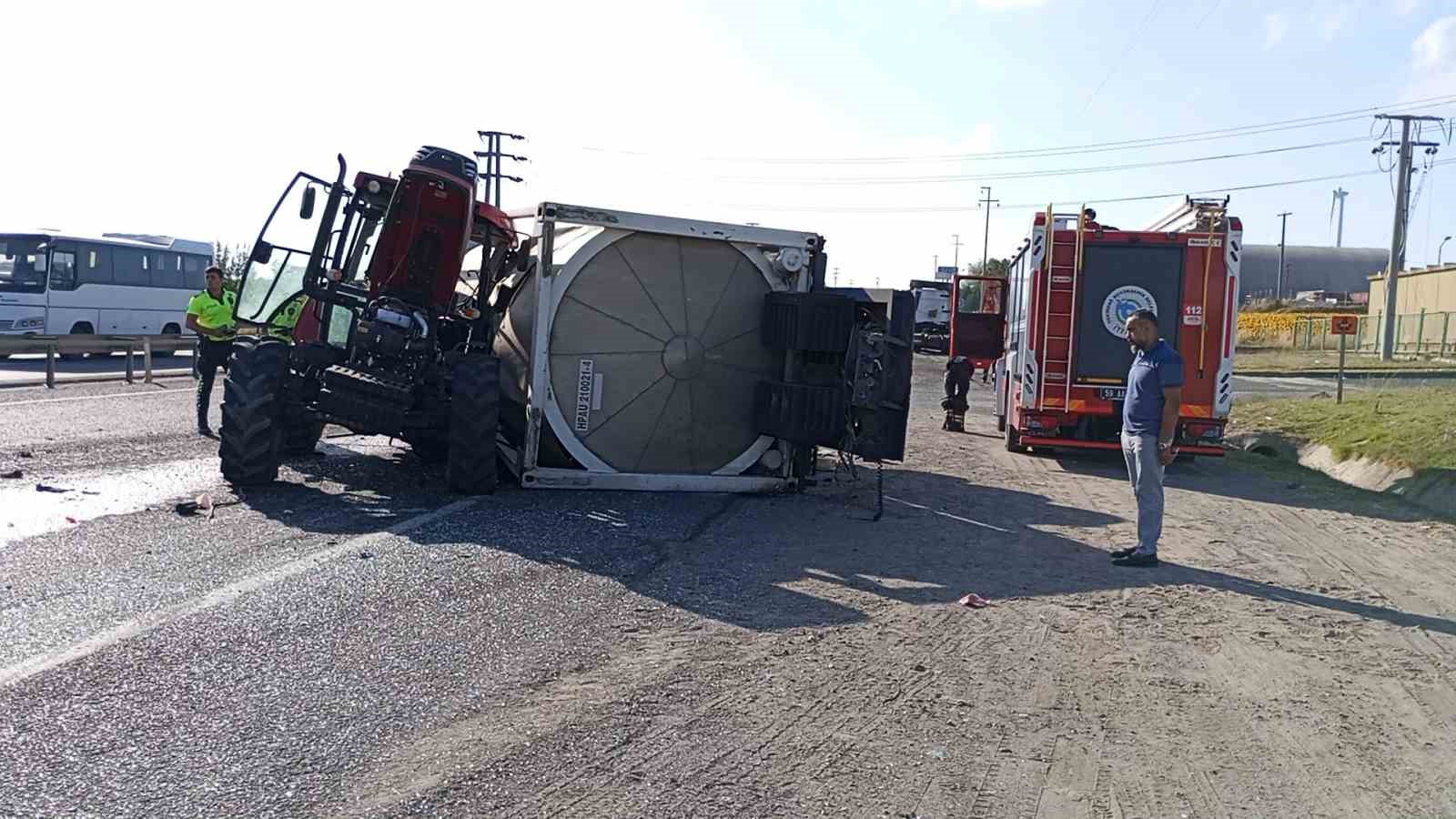 Tekirdağda Tanker Traktöre Çarptı Facianın Eşiğinden Dönüldü