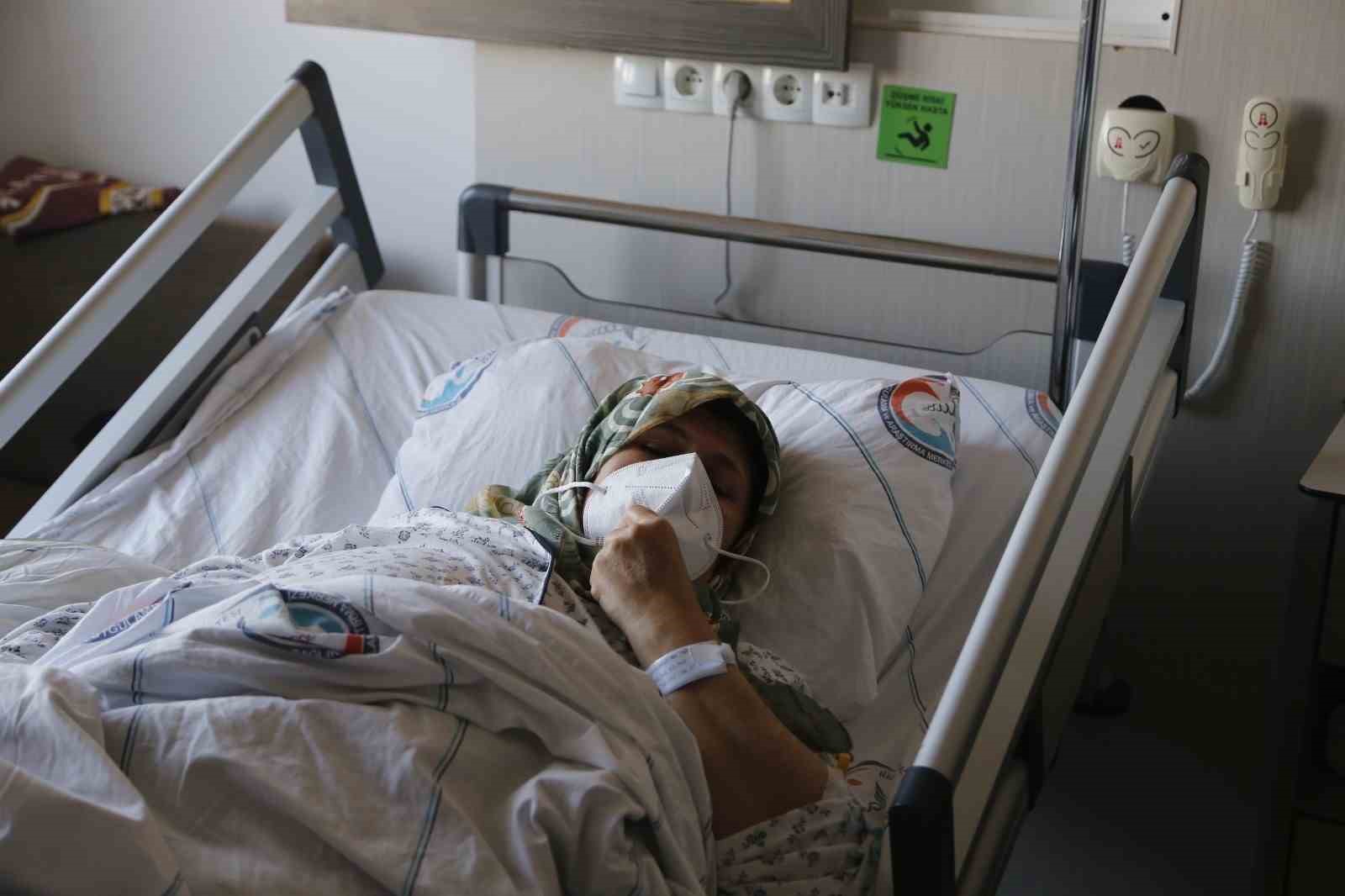 Tekirdağda Tedavi Altına Alınan Depremzede Kadın: Depremde 9 Yakınımızı Kaybettik