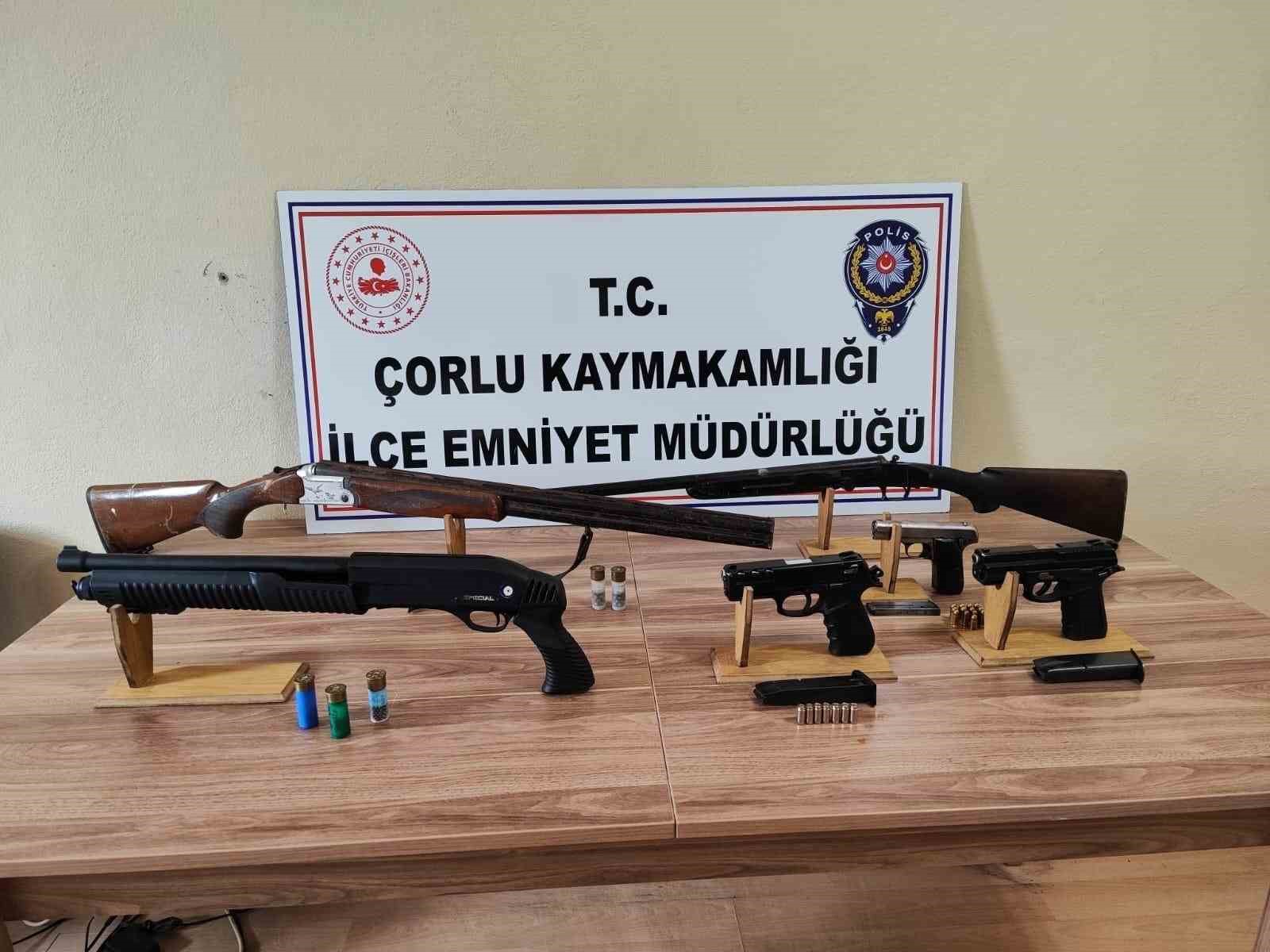 Tekirdağda Uyuşturucu Ve Silah Operasyonlarında 32 Aranan Kişi Yakalandı