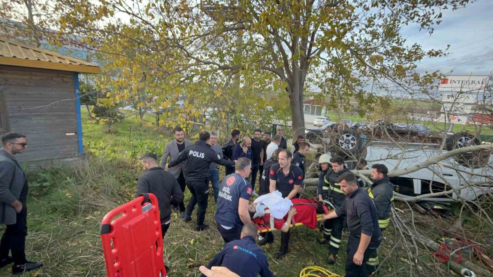 Tekirdağda Yolcu Minibüsü İle Çarpışan Pikap Takla Attı: 2 Yaralı