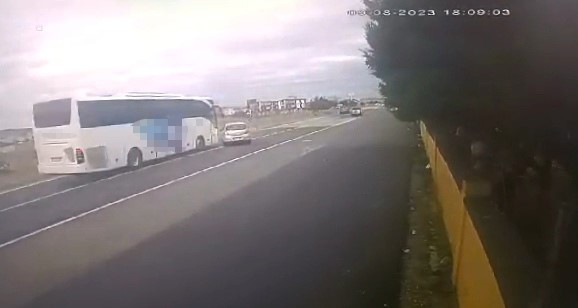 Tekirdağda Yolcu Otobüsü Otomobille Çarpıştı: 1 Ölü, 2 Yaralı