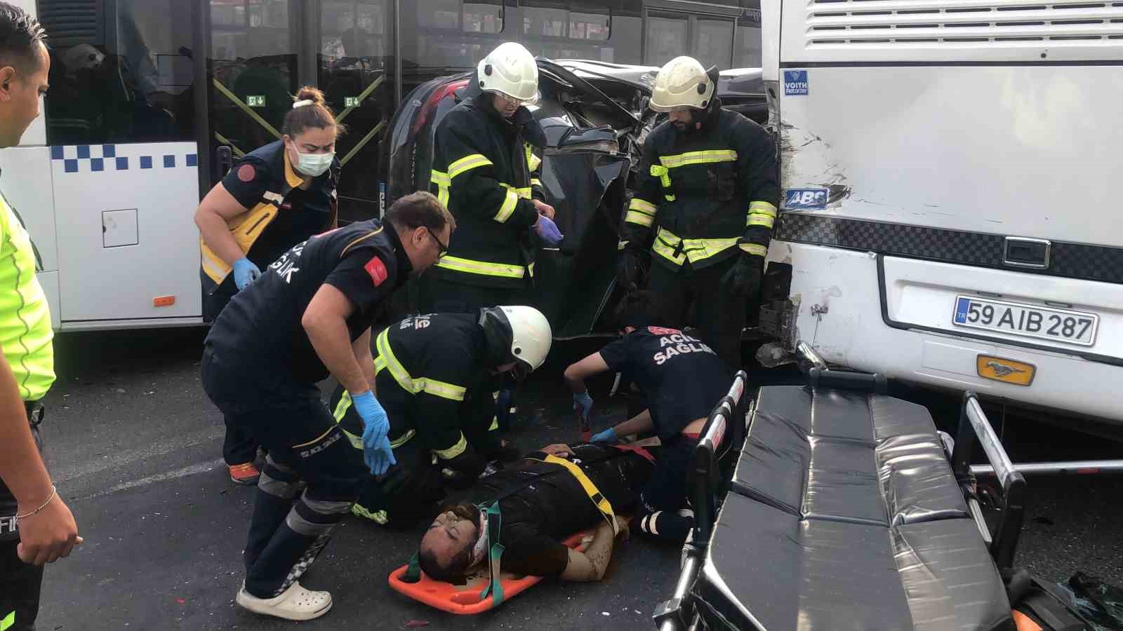 Tekirdağda Zincirleme Kaza: Ağır Yaralanan Sürücüyü Sıkıştığı Yerden İtfaiye Kurtardı