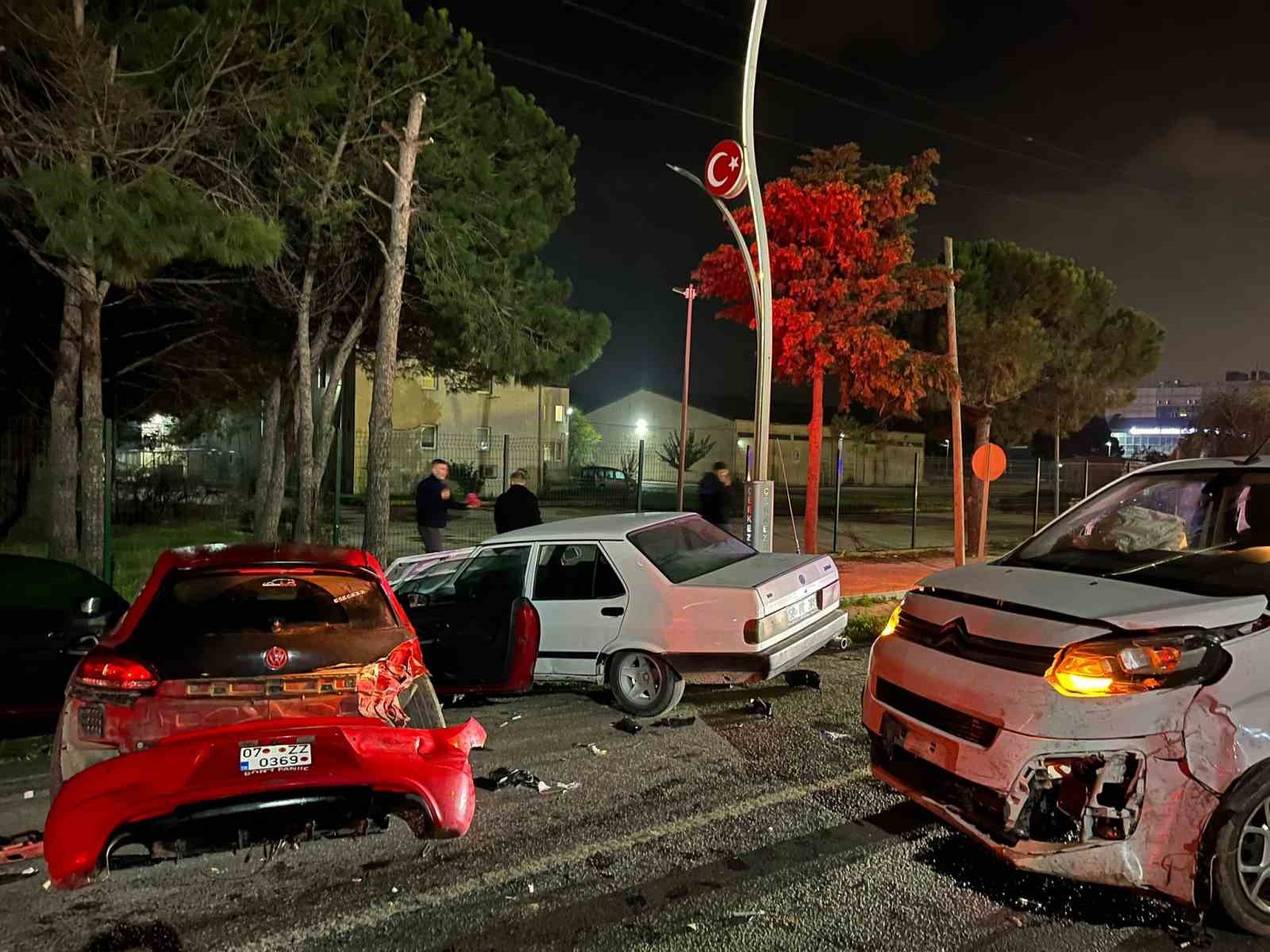 Tekirdağda Zincirleme Trafik Kazası: 3 Yaralı