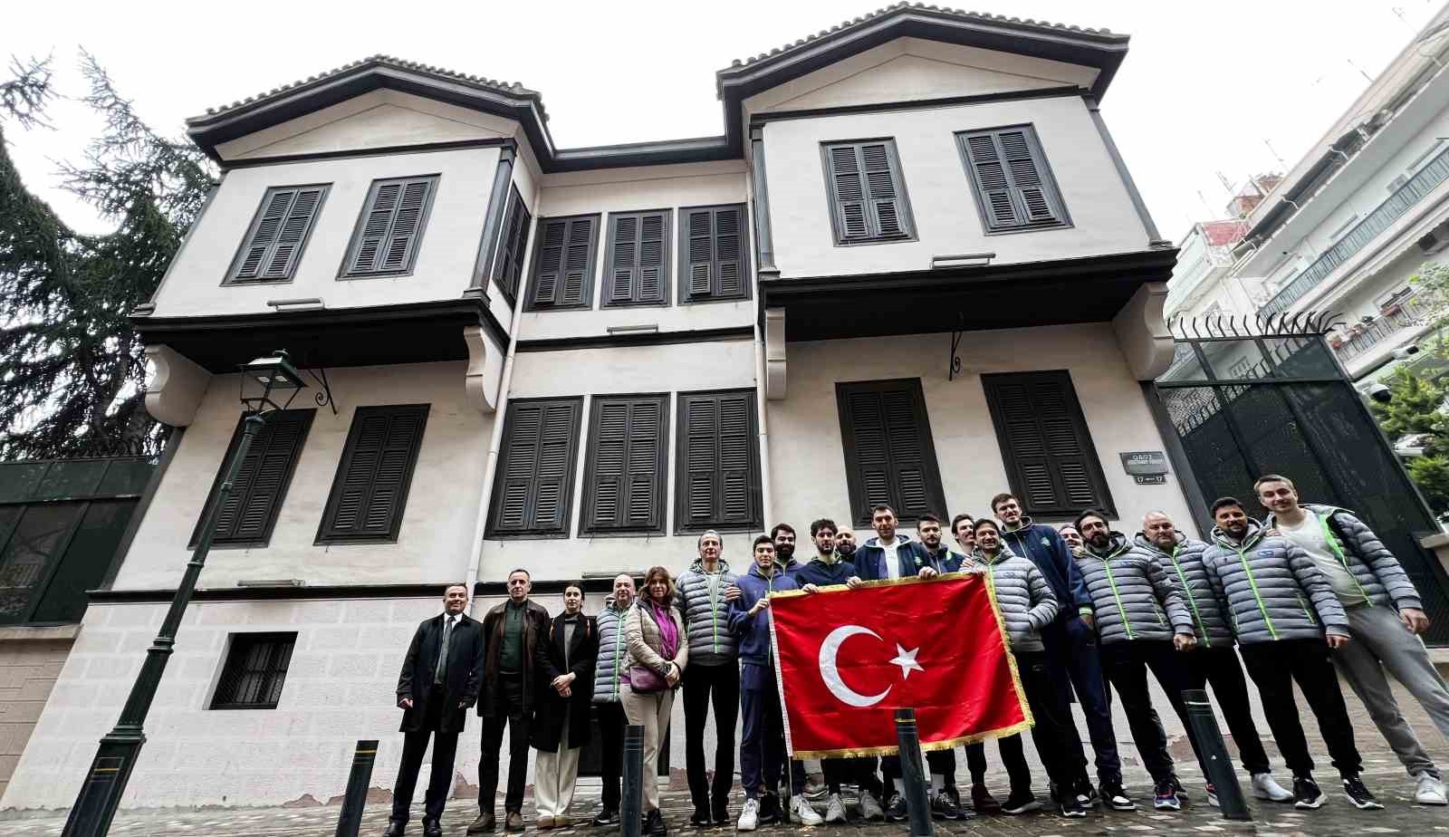 Tofaş Basketbol Takımı, Atatürkün Evini Ziyaret Etti