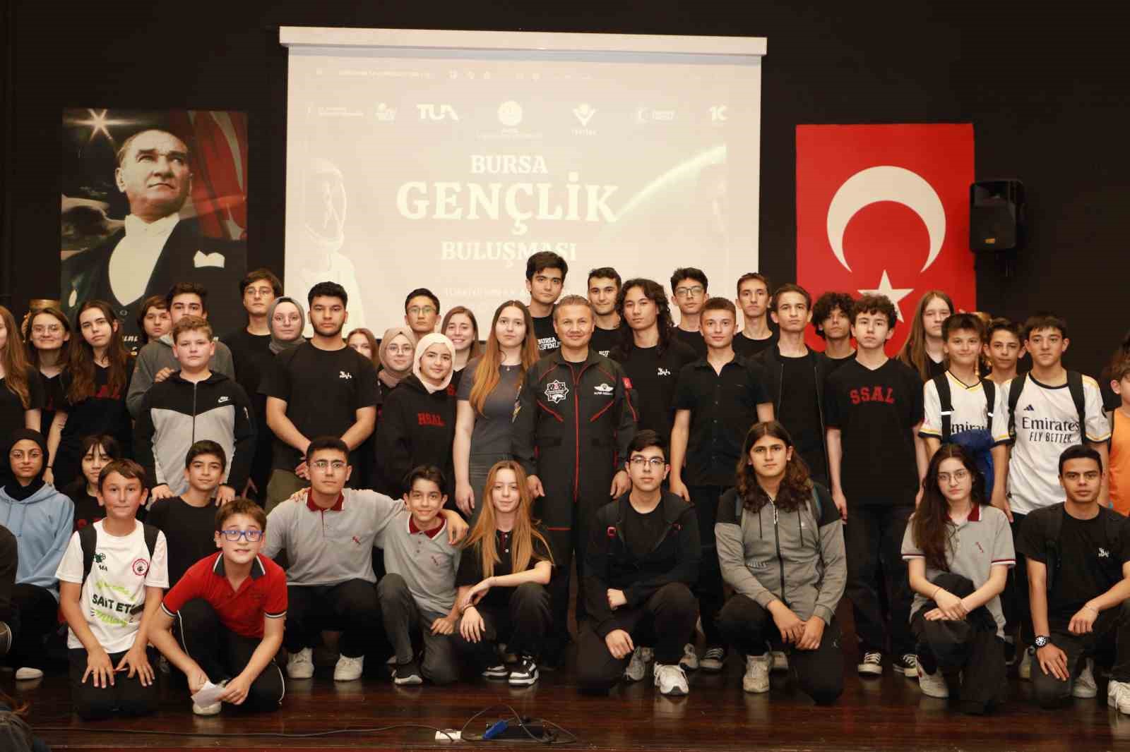 Türkiyenin İlk Astronotu Gezeravcı, Bursada Öğrencilerle Buluştu