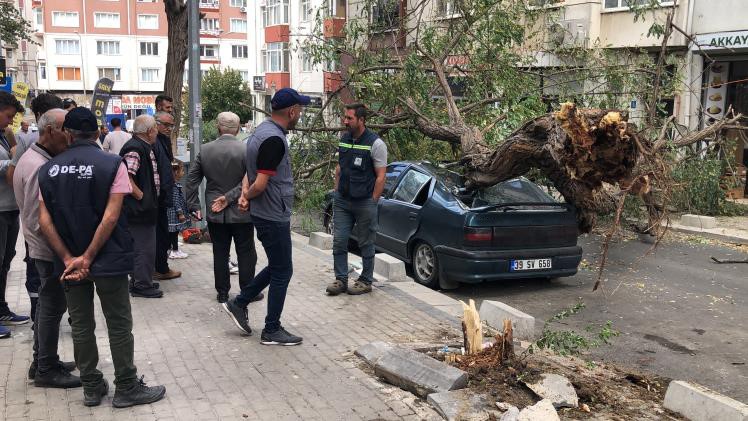 zerine A?a Devrilen Otomobil Hurdaya Dnd: O Anlar Kamerada