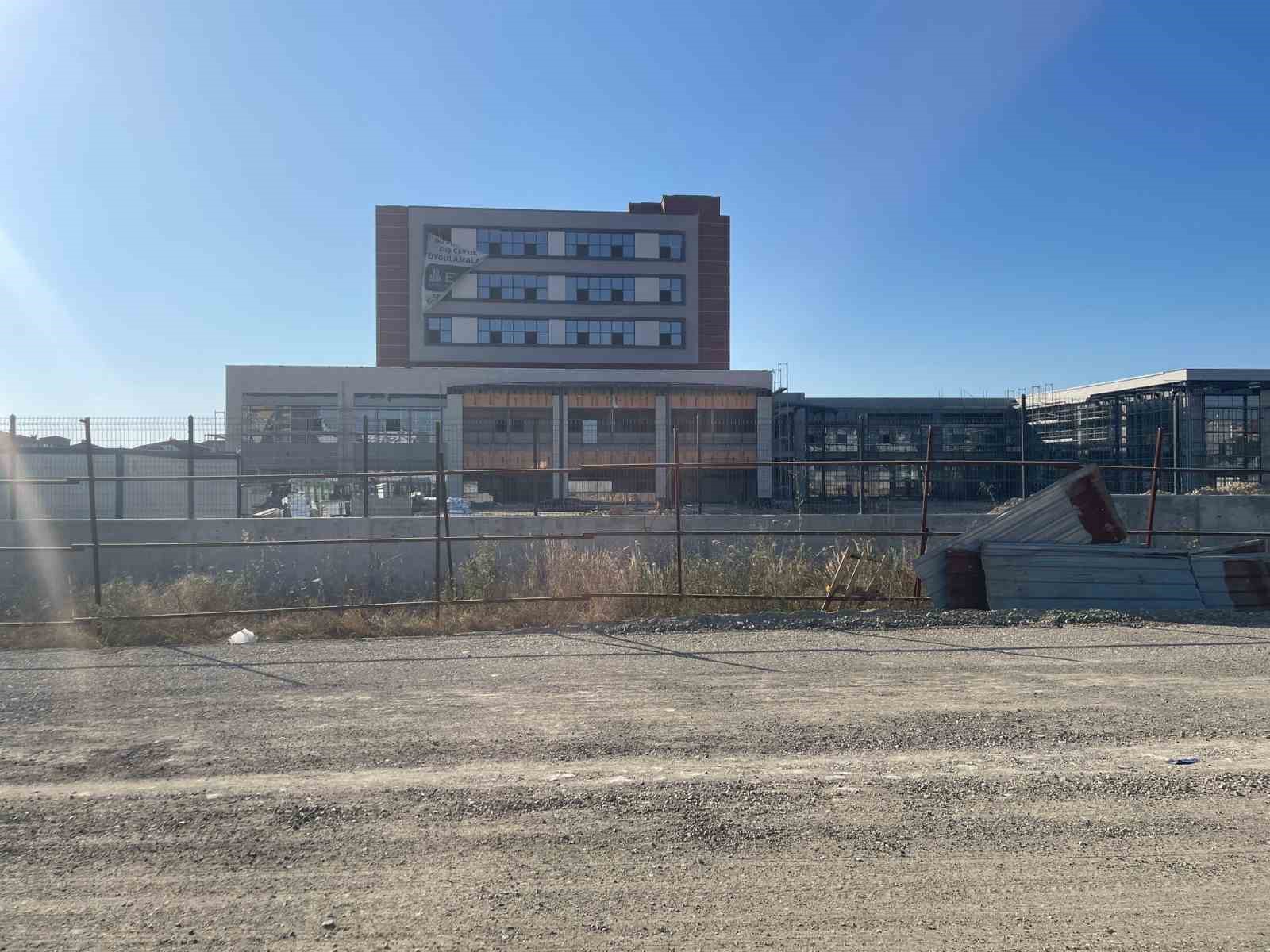Yapımı Süren Devlet Hastanesinde Hırsızlık: 350 Bin Tl Değerinde Bakır Çaldılar