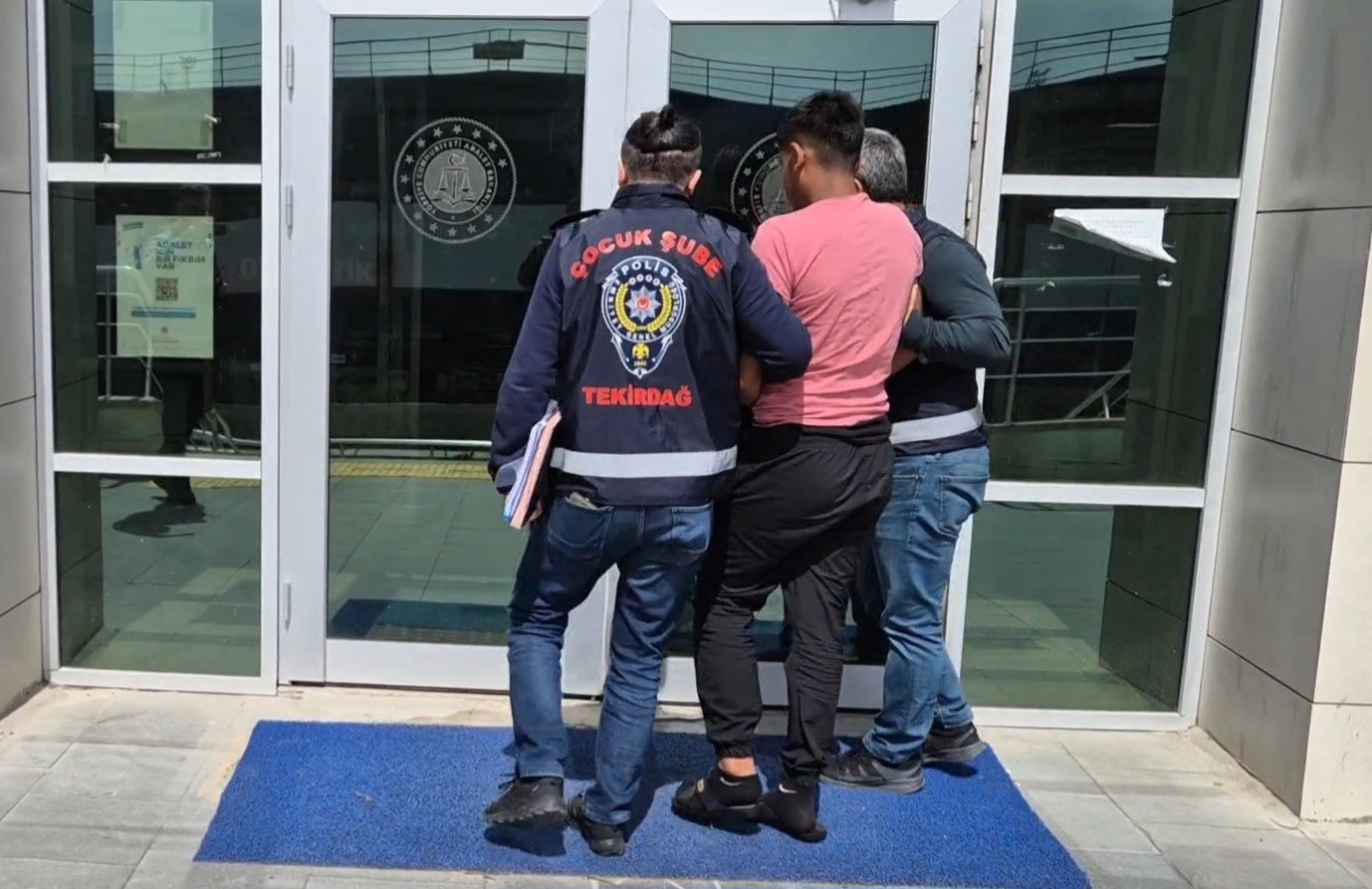 Yardıma Gittiği Evin Çocuğu Tarafından Boğazından Bıçaklanmıştı: 2 Kişi Tutuklandı