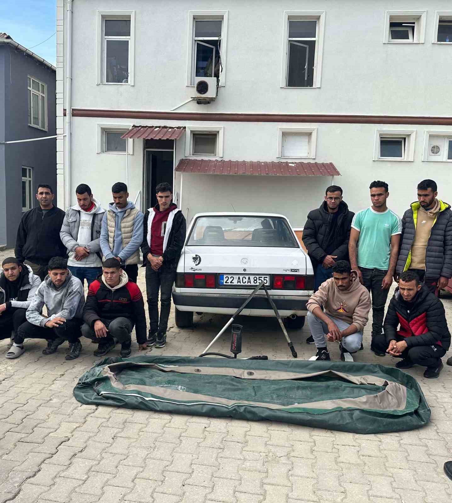 Yunanistana Bot İle Geçmeye Çalışan 15 Düzensiz Göçmen Yakalandı
