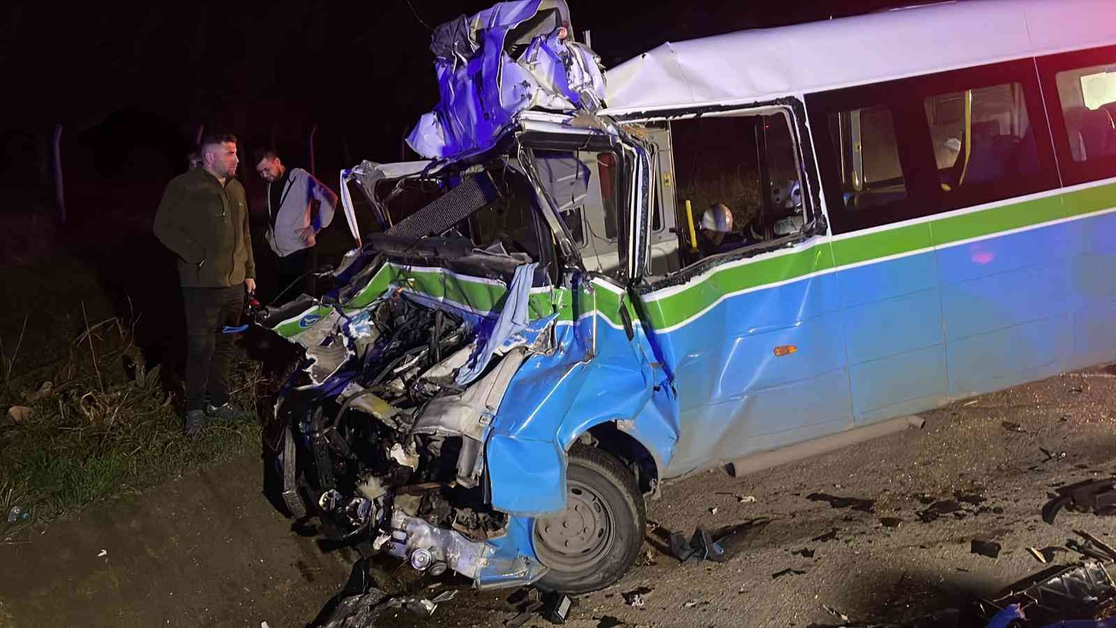 Tekirdağda Minibüs Ve Tırın Karıştığı Kazada 1 Kişi Hayatını Kaybetti