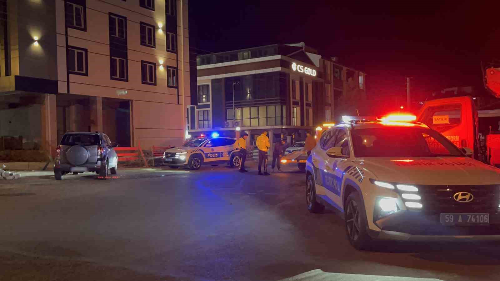 Tekirdağda Polis Kavga İhbarına Gittiği Arabada Tabanca Buldu