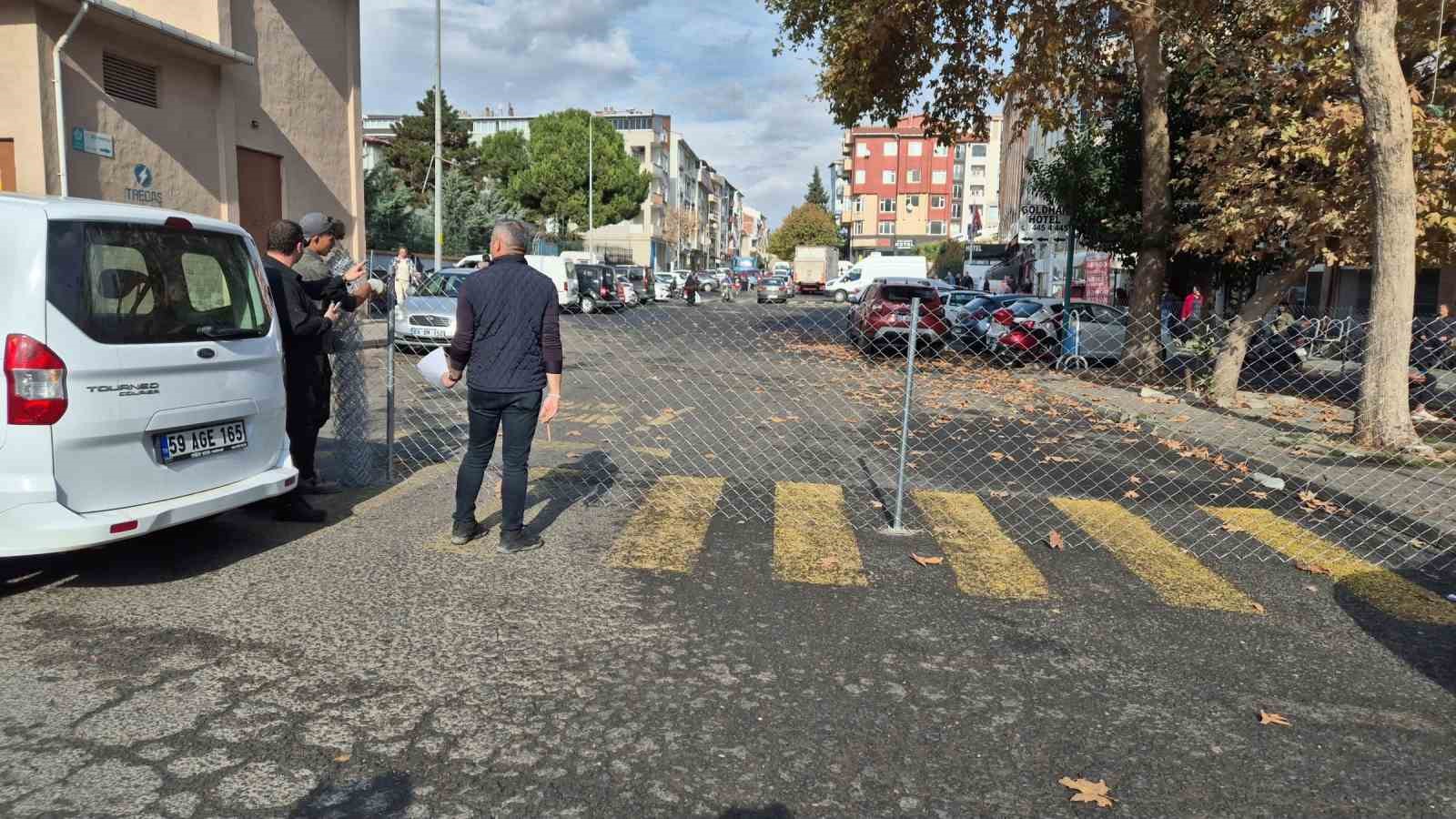 Tekirdağda Tapulu Yol Gerilimi: Yolu Tel Örgü İle Kapattılar