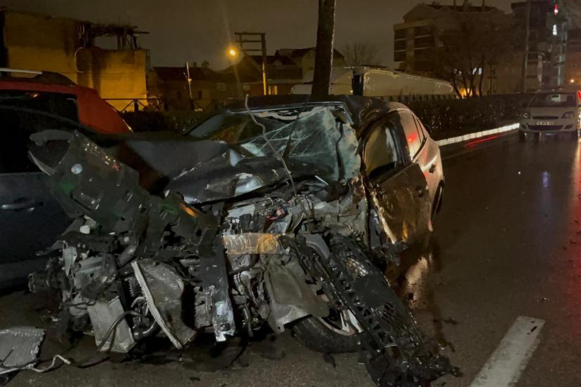 Bursa'da 3 aracın karıştığı zincirleme kaza: 3 yaralı