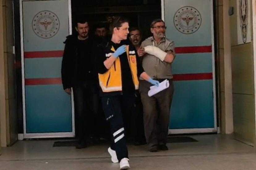 Elini ahşap kesim makinesine kaptıran iş yeri sahibi yaralandı