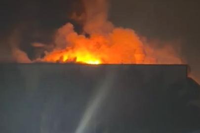 Raf imalatı yapılan fabrikada yangın