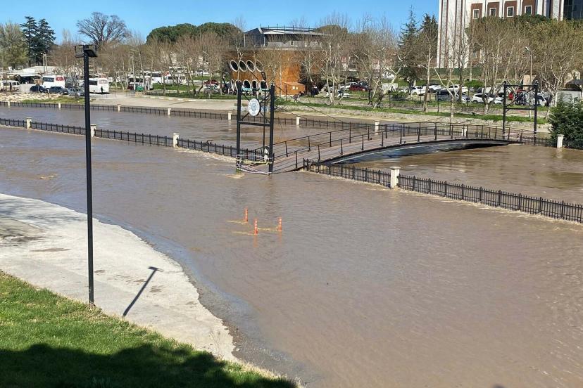 Çanakkale'de Kocabaş Çayı taştı; tarım arazileri sular altında kaldı (2)