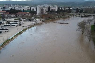 Çanakkale'de Kocabaş Çayı taştı; tarım arazileri sular altında kaldı (4)