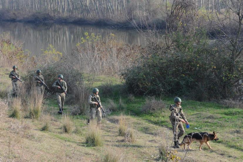 Edirne’de 11 kaçak göçmen yakalandı, 1 organizatörlük şüphelisi tutuklandı