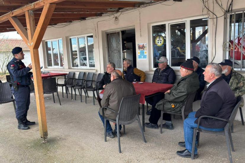 Edirne’de jandarma dolandırıcılığa karşı bilgilendirdi