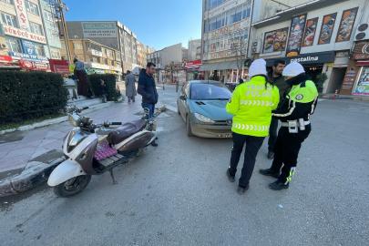 Ehliyetsiz ve plakasız 3 motosiklet sürücüsüne toplam 135 bin lira ceza