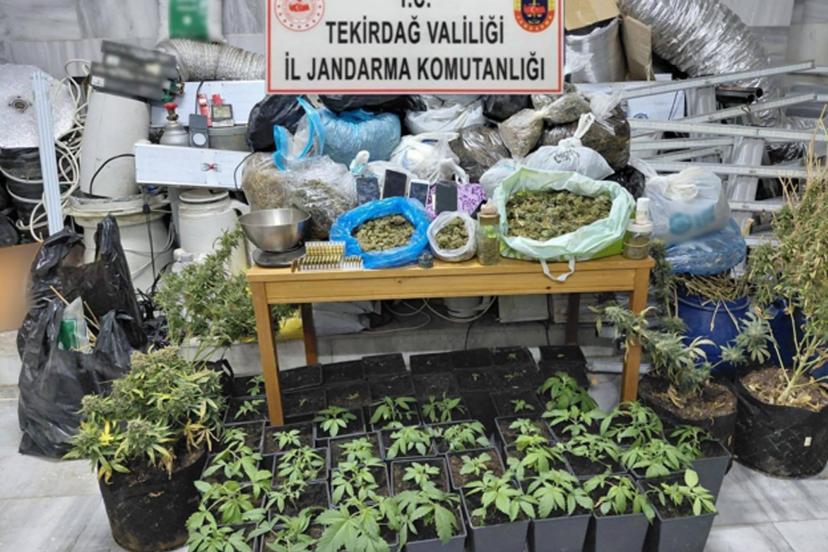 Kaçak elektrik kullanılarak uyuşturucu üretilen eve operasyon