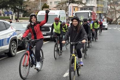 Tekirdağlı bisikletçiler, şehitler anısına Çanakkale'ye pedal çeviriyor