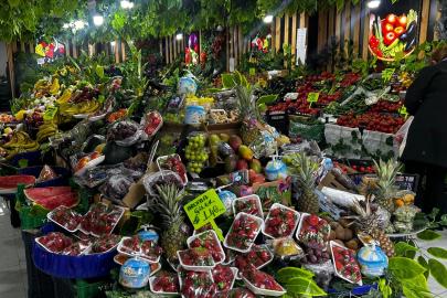 YENİLER MİNİ HAL’DE ÜRÜNLER, ÜRETİCİDEN TÜKETİCİYE ULAŞIYOR