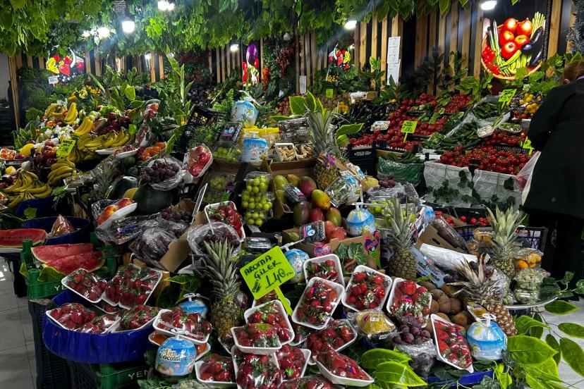 YENİLER MİNİ HAL’DE ÜRÜNLER, ÜRETİCİDEN TÜKETİCİYE ULAŞIYOR