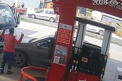 3 aracın karıştığı zincirleme kaza kamerada; 1 yaralı