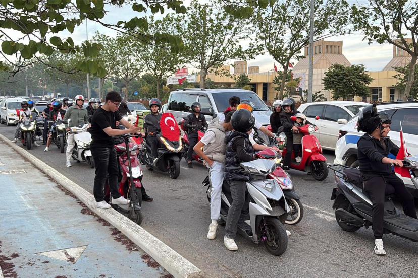 Çorlu'da şehit 2 polis memuru için konvoy düzenlendi