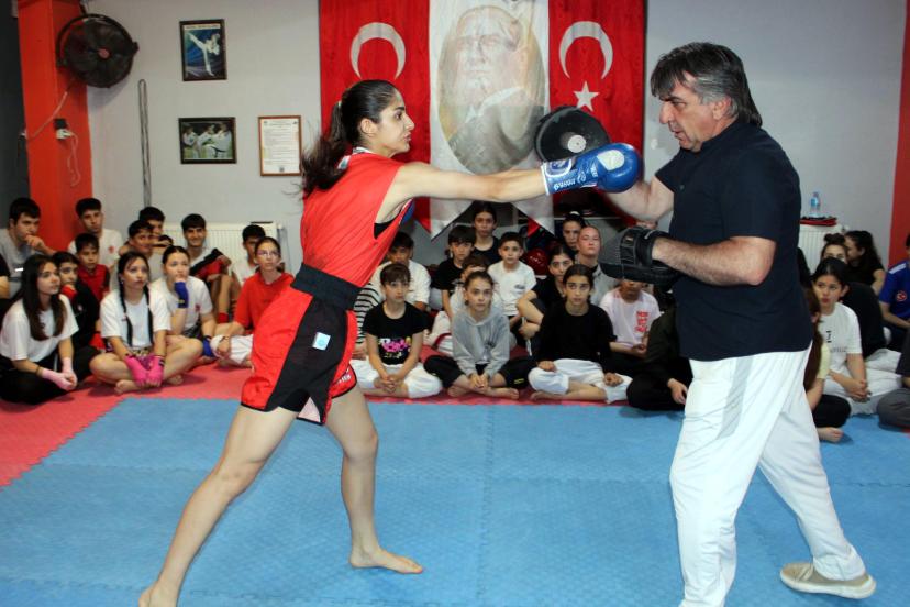 Depremzede Meyra, kick boksta altın madalya kazandı: Hedefim milli forma