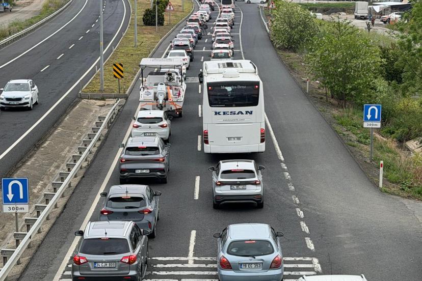 İstanbul-Tekirdağ kara yolunda trafik yoğunluğu