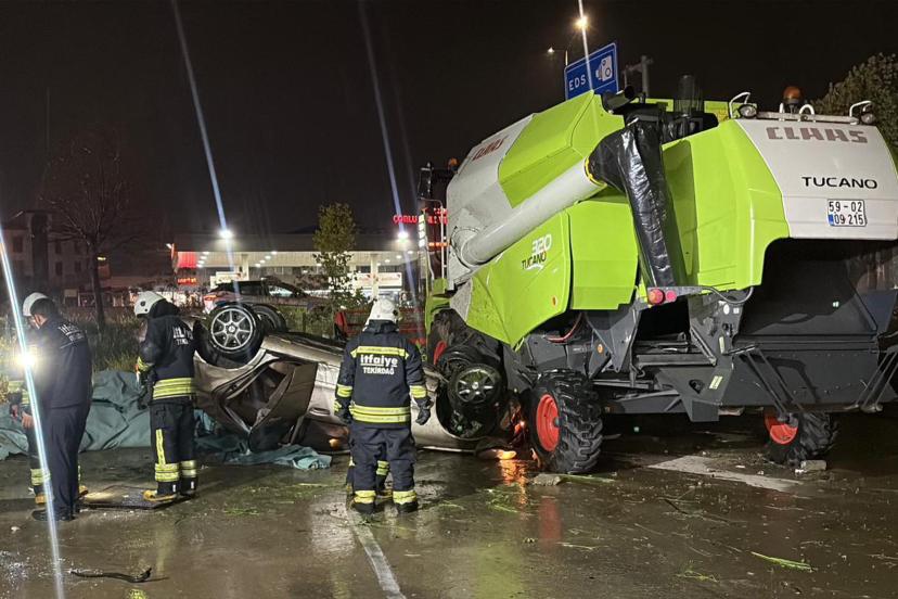Taklalar atan otomobilin biçerdövere çarptığı kaza kamerada; 1 yaralı