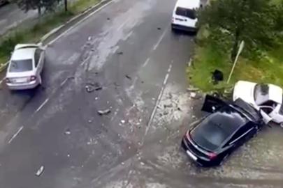 Tamir ettiği kamyonetine otomobil çarptı; araç ile direk arasına sıkışıp ağır yaralandı