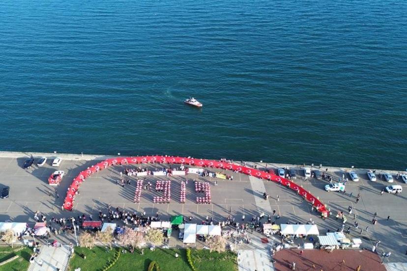 Tekirdağ'da 100 metre uzunluğundaki Türk bayrağıyla 'Gençlik Yürüyüşü'