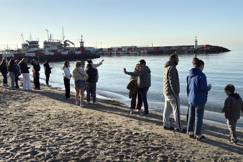 Tekirdağ'da 5 bin kişi Hıdırellez kahvaltısında buluştu, dilekler suya bırakıldı