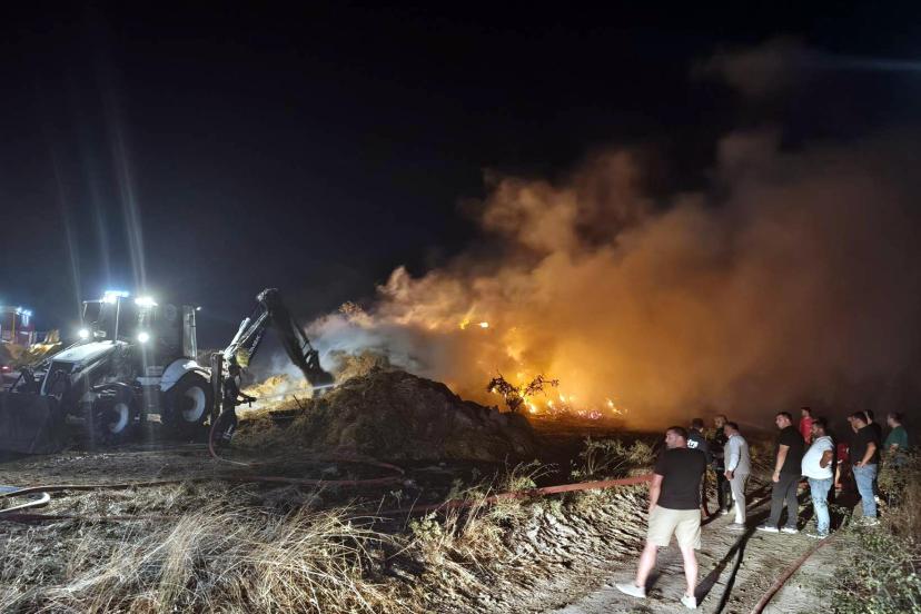 Tekirdağ'da 5 bin saman balyası yandı